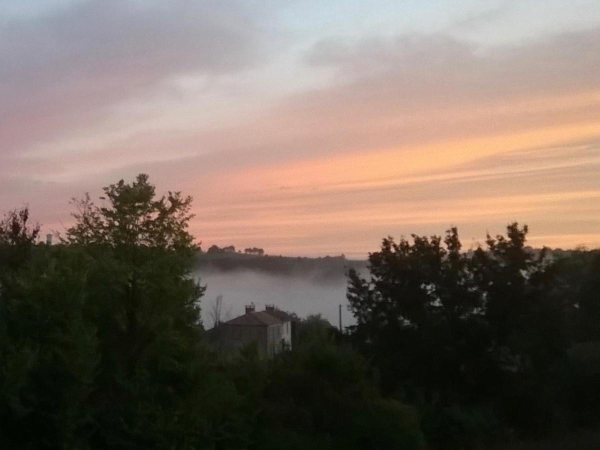 Ancienne Ecole Bed & Breakfast Cazaux-Villecomtal Bagian luar foto