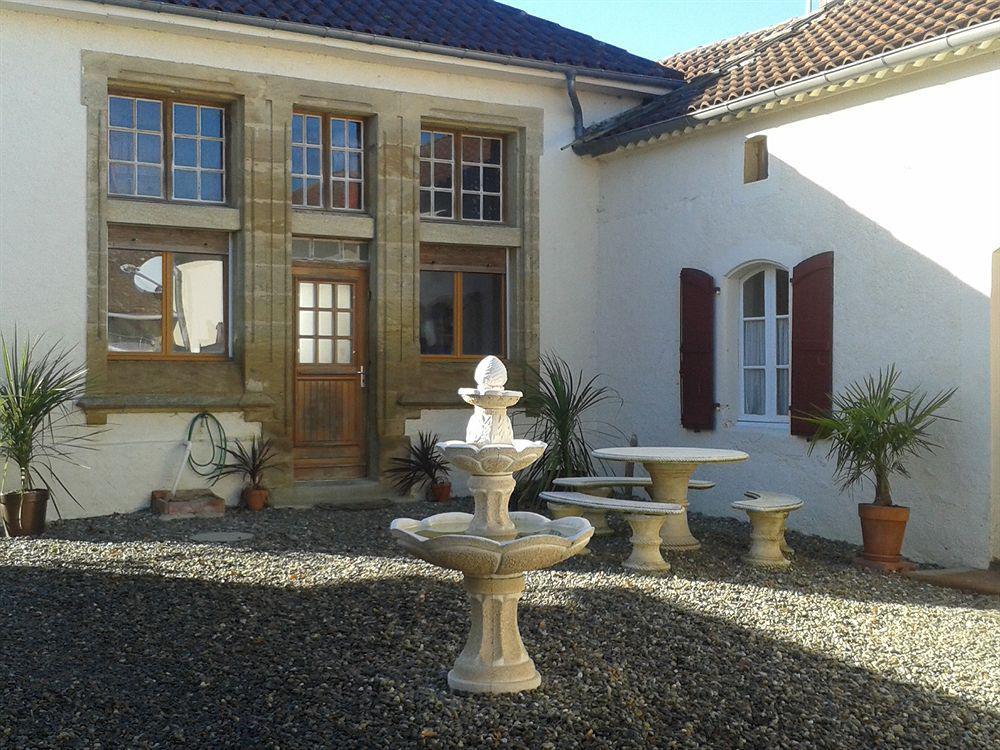 Ancienne Ecole Bed & Breakfast Cazaux-Villecomtal Bagian luar foto